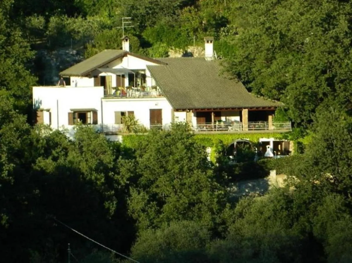 Casa Gialla Imperia Italia